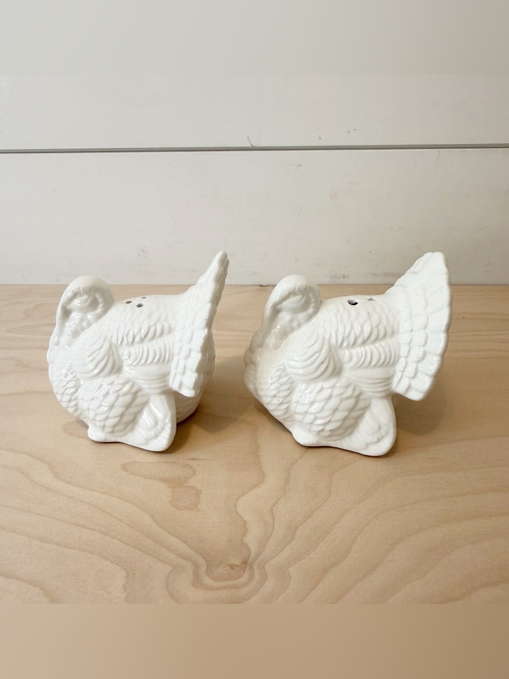 Vintage 1990 Flambro White Ceramic Turkey Salt & Pepper Shakers Set